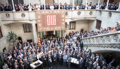 Alcaldes independentistes en l'acte del 2014 amb Artur Mas.