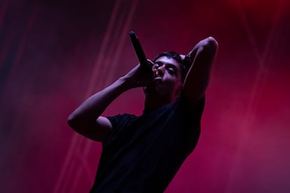 Gloosito en directo en el festival Grimey x Palestina, el 16 de mayo de 2025 en el Auditorio Miguel Ríos, Rivas-Vaciamadrid.