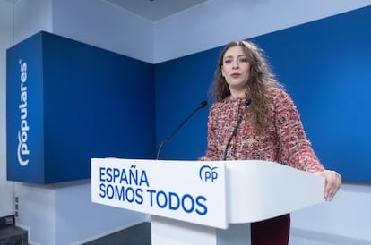 La vicesecretaria de Sanidad y Educación del PP, Ester Muñoz, este lunes durante su comparecencia en la sede del PP.