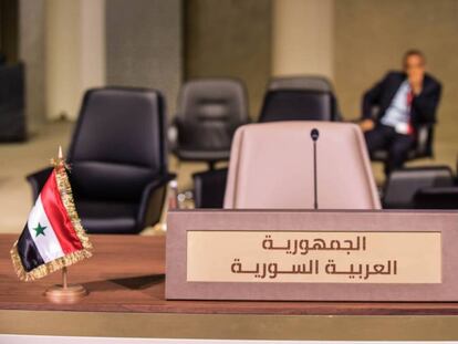 La mesa la delegación siria queda vacía durante la IV cumbre económica que celebró en enero la Liga Árabe en Beirut.