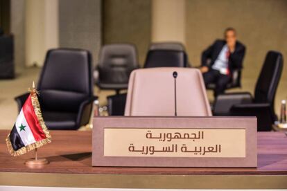 La mesa la delegación siria queda vacía durante la IV cumbre económica que celebró en enero la Liga Árabe en Beirut.
