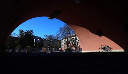 Karl Marx-Hof, el edificio residencial más largo del mundo, que tiene más de 1.000 apartamentos, fue construido entre 1927 y 1930, y supera el kilómetro de longitud.