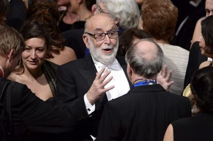 El Premio Nobel de Física 2013 François Englert gesticula tras la ceremonia de entrega de los Premios Nobel, en la Sala de Conciertos de Estocolmo (Suecia).