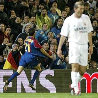 Luis Enrique celebra el gol azulgrana de cara a la grada del Bernabéu.