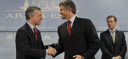 El lehendakari Iñigo Urkullu y el presidente de Gestamp, Francisco José Riberas, firman un protocolo de colaboración para la implantación en Euskadi de un centro de excelencia para la formación en nuevas tecnolog’as, el Gestamp Technology Institute (GTI).
