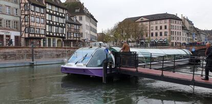 El barco, poco antes de salir hacia el Parlamento Europeo.