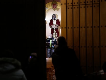 La parroquia de San Isidro, en Algeciras (Cádiz), el miércoles tras el ataque.