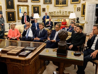 Reunión de Trump con los líderes de la UE y Zelenski, en el Despacho Oval, en una foto compartida por el presidente de EE UU en redes sociales.