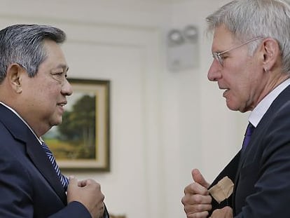 El presidente de Indonesia, Susilo Bambang Yudhoyono, con el actor Harrison Ford.