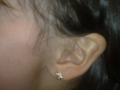 ¿Es racional poner pendientes a los bebés?