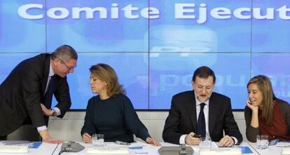 Alberto Ruiz-Gallard&oacute;n, Mar&iacute;a Dolores de Cospedal, Mariano Rajoy y Ana Mato, en la reuni&oacute;n del Comit&eacute; Ejecutivo Nacional del PP