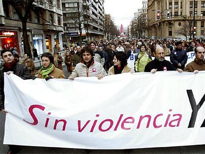 Cabeza de la manifestación convocada por Gesto por la Paz en Bilbao.