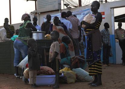 Familias sursudanesas buscando refugio