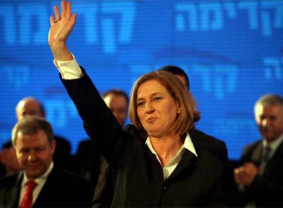 Tras conocer los primeros recuentos, la candidata de Kadima reivindicó su victoria en las urnas ante sus simpatizantes y propuso dirigir un gobierno de unidad nacional.