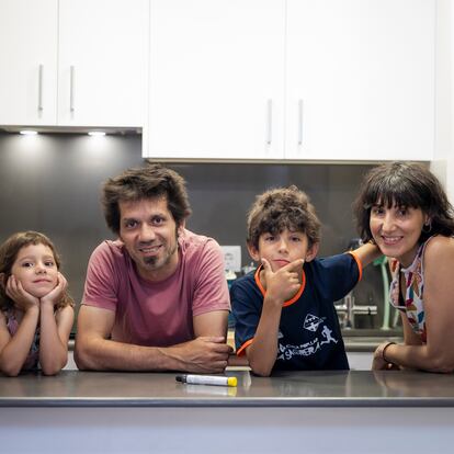 Dvd 1220
Barcelona, 01/07/2024 - 
la familia de Didac Blasco siempre lleva una dosis de adrenalina en cualquier situación, ya que el niño es alergico a los piñones.
Foto: Gianluca Battista