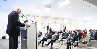 El alto representante de la Unión Europea (UE) para la Política Exterior, Josep Borrell, interviene durante el acto de clausura del II Foro La Toja-Vínculo Atlántico celebrado en la Isla de Toja, Pontevedra, Galicia, (España).