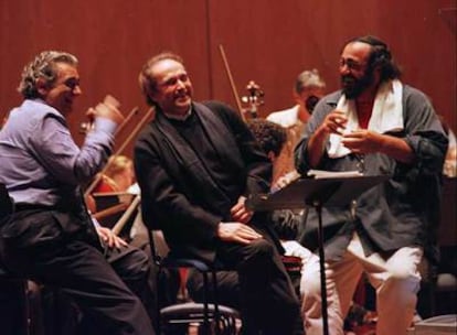 Luciano Pavarotti, Plácido Domingo y José Carreras, durante un ensayo en París en 1998.