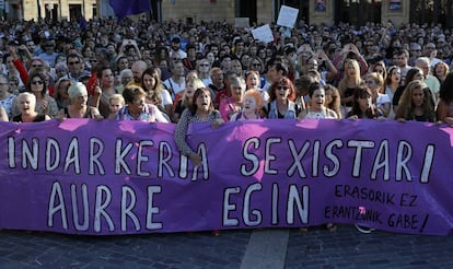 Protesta contra una agresión sexual en grupo en Bilbao en agosto.