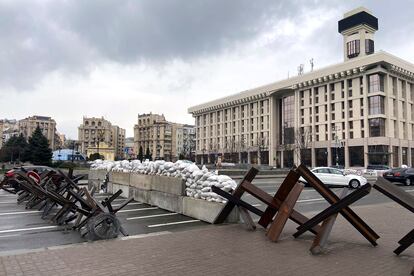 Medidas de seguridad en la plaza de la Independencia de Kiev, Ucrania.