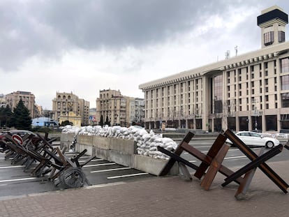 Medidas de seguridad en la plaza de la Independencia de Kiev, Ucrania.