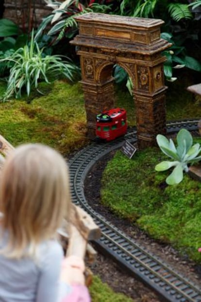 Réplicas de trenes y edificios históricos de Nueva York en el tradicional Holiday Train Show, en el Jardín Botánico.