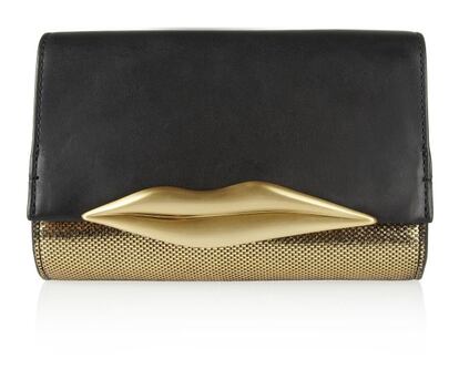 Para llevarlo todo a mano, un clutch de piel y cierre en dorado de Diane von Furstenberg para Net-à-Porter (210 euros).