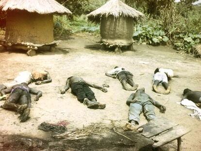 Civiles asesinados por activistas del Ej&eacute;rcito de Resistencia del Se&ntilde;or, en Dokolo Lira, Uganda, en una imagen sin fechar distribuida por la Corte Penal Internacional de La Haya. 