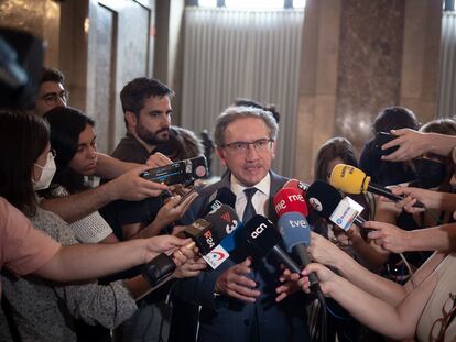 El consejero de Economía, Jaume Giró, ofrece declaraciones a los medios.