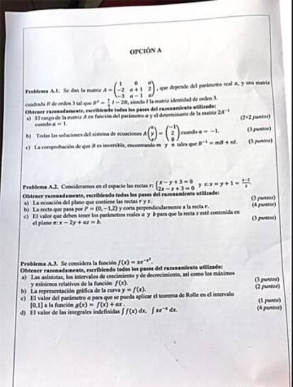 La opción A del examen de Matemáticas II de Valencia. Pinche en la imagen para ampliar.