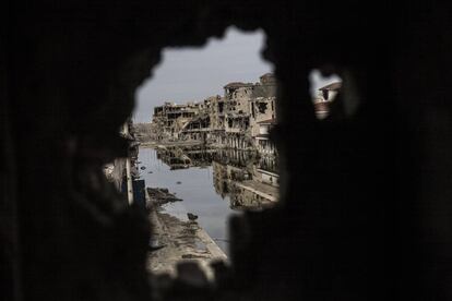 Vista de una de las principales avenidas de Sirte (Libia) tras semanas de enfrentamientos entre los rebeldes y el Ejército en 2011.