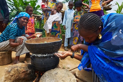 La chef sierraleonesa Fatmata Binta, galardonada con el Basque Culinary World Prize 2022 por conservar el patrimonio culinario de la tribu fulani.