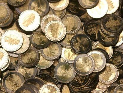 En la imagen, monedas de dos euros. 