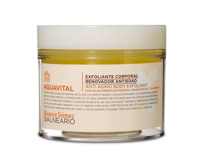 Exfoliante de cuerpo de la línea Aguavital Balneario de Alvarez Gómez (21 euros). Formulado con sales marinas, aceite de almendras dulces y caléndula. Este producto es perfecto para eliminar las células muertas de la piel. Es el paso previo a un buena hidratación.