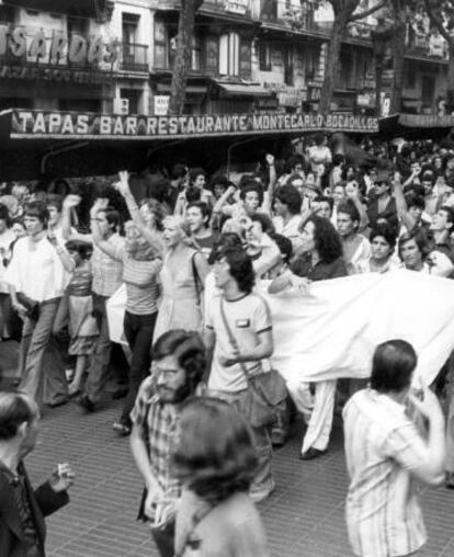 Manifestació del Front d'Alliberament Gai de Catalunya, el 1977.