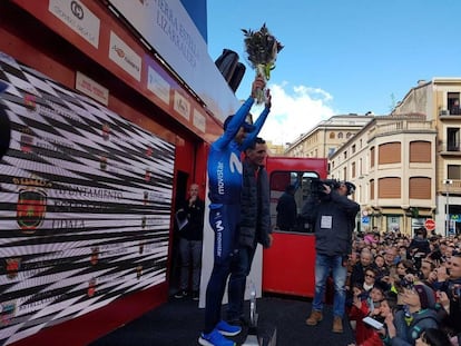 Valverde, en el podio de Estella junto a Miguel Indurain.