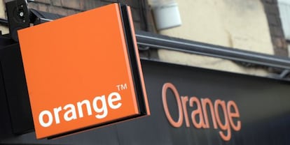 Una tienda de Orange donde se aprecia el logotipo con cuadrado naranja