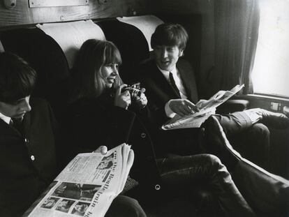 Astrid Kirchher con Ringo Starr y John Lennon.