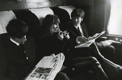 Astrid Kirchher con Ringo Starr y John Lennon.