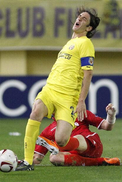 Janko entra por detrás a Gonzalo.