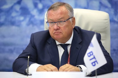 Es presidente y director del consejo de administración del Banco VTB desde el 10 de junio de 2002 y es conocido en Rusia también como una figura política. El opositor ruso Alexéi Navalni reveló varios de los negocios corruptos de Kostin con el Estado ruso.