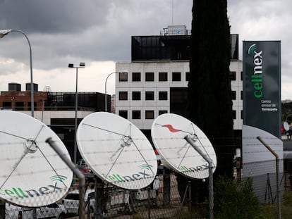 Telecom antennas of Spain’s telecom infrastructure company Cellnex are seen in Madrid, Spain, April 27, 2022.,Image: 686482926, License: Rights-managed, Restrictions: , Model Release: no, Credit line: SUSANA VERA / Reuters / ContactoPhoto