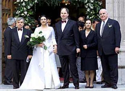 Peter Kohl y Elif Sozen, tras la ceremonia, acompañados de sus familiares.