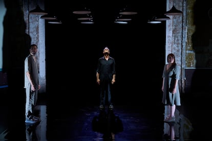 Escena de l'espectacle 'El monstre', a la sala Beckett