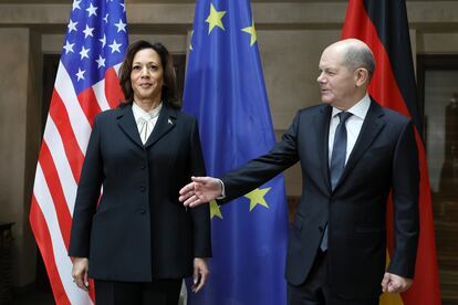 La vicepresidenta de EE UU, Kamala Harris, y el canciller alemán, Olaf Scholz, durante un encuentro con ocasión de la Conferencia de Seguridad de Múnich, este fin de semana.