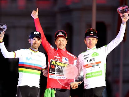 Valverde, Roglic y Pogacar, en el podio de Madrid.