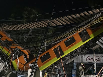 Vagones del metro de CDMX derrumbados en la estación Olivos, de la línea 12