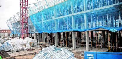 Edificio de viviendas en construcción.