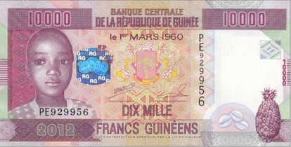 Billete de 10.000 francos de Guinea. Este papel moneda sustituyó a mediados de los ochenta al antiguo Syli, la antigua divisa local de Guinea. Este billete, que es la denominación más alta emitida por el Banco Central de la República de Guinea, equivale a 1,17 euros. La moneda más básica, de 1 franco, 0,000117689 euros.