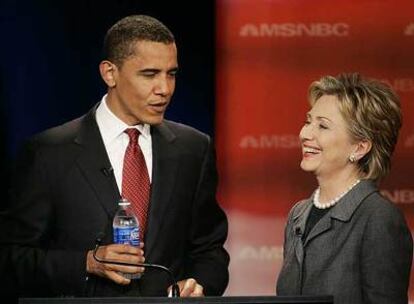 Barack Obama y Hillary Clinton, aspirantes a la candidatura demócrata para las presidenciales del próximo noviembre.