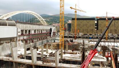 Imagen de las obras de construcción del nuevo campo de fútbol San Mames Barria.